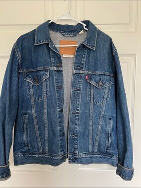Levi's Vintage-Style Dark Blue Denim Jacket